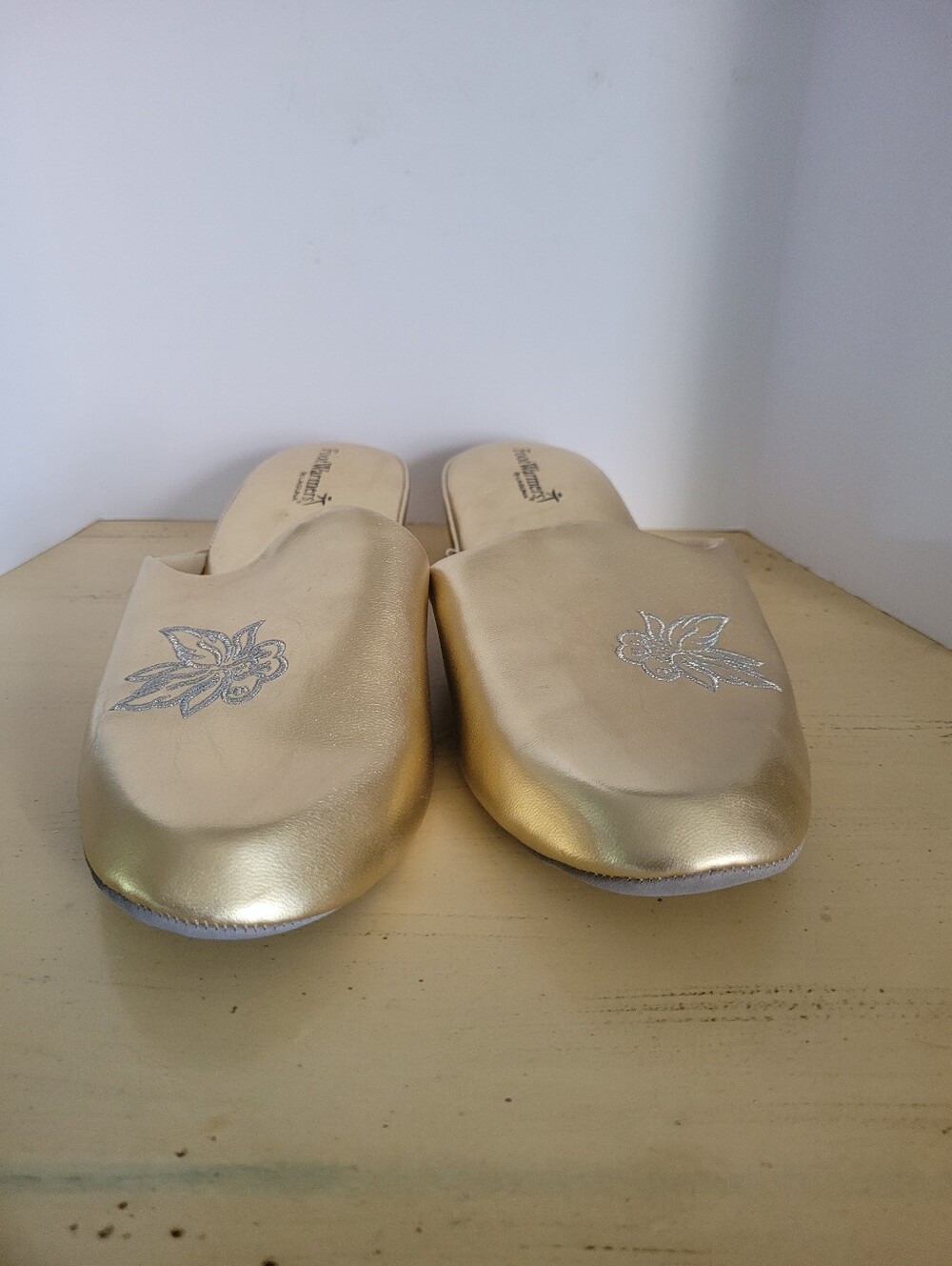 Foot Warmers By Laguna Shoes Gold Slip-On Women’s Slippers - Picture 3 of 5